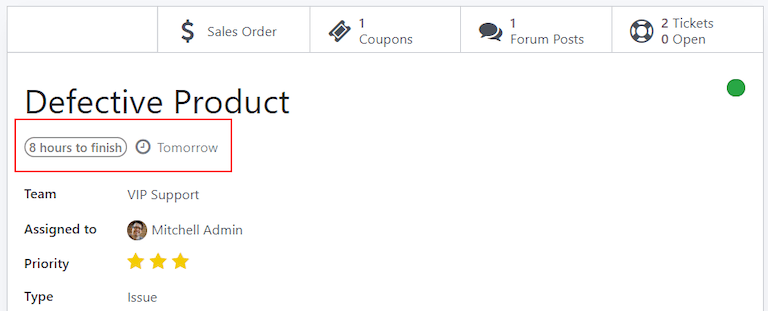 Weergave van een ticketformulier met de nadruk op een open SLA deadline op een ticket in Odoo Helpdesk